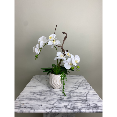 Künstliche Orchidee im Topf