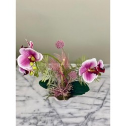Kunstorchidee in einer Vase arrangiert 2