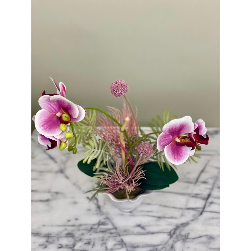 Kunstorchidee in einer Vase arrangiert 2