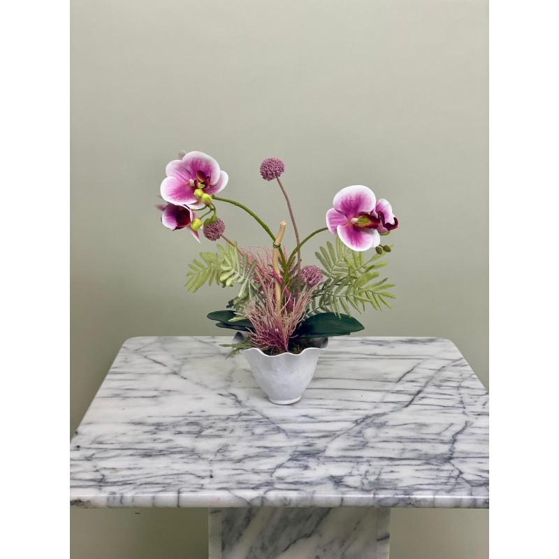 Kunstorchidee in einer Vase arrangiert 3