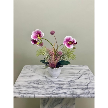 Kunstorchidee in einer Vase arrangiert 3