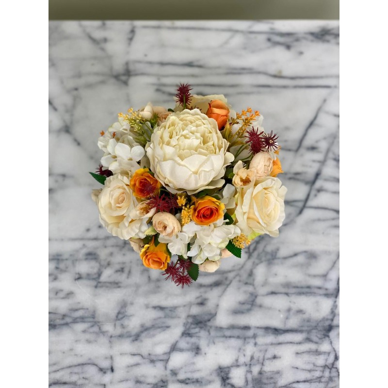 Elegantes Rosen-Arrangement in warmen Farbtönen 3