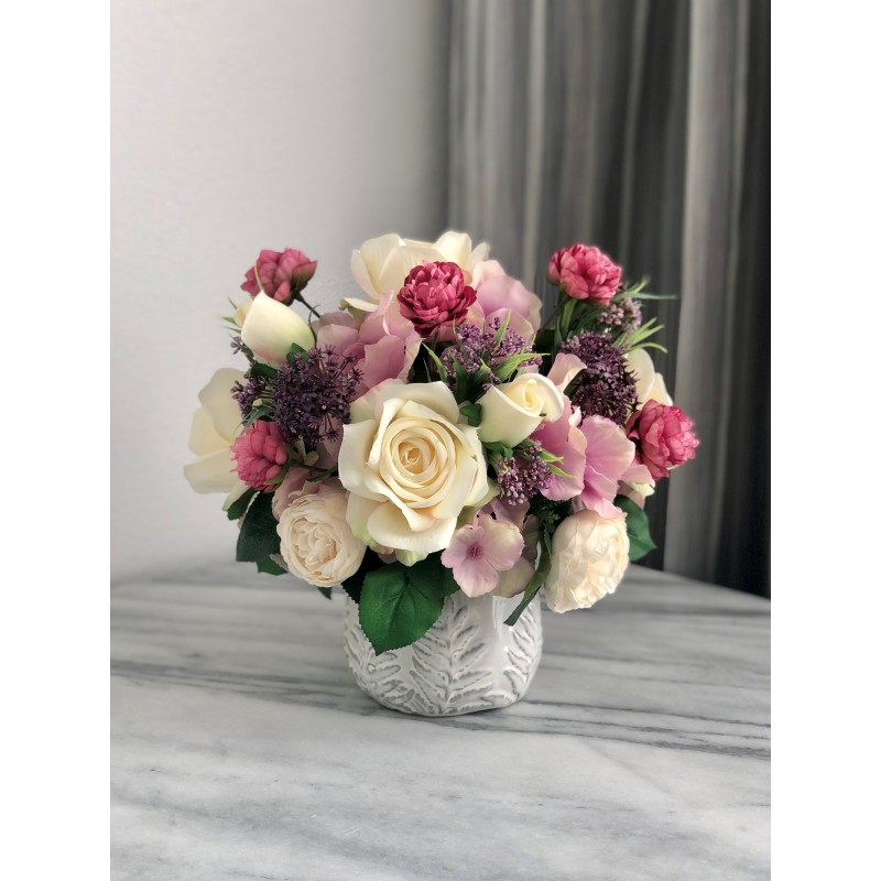 Buntes Arrangement in einer Vase besfestigt 3