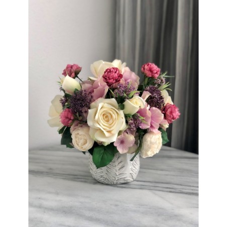 Buntes Arrangement in einer Vase besfestigt 3