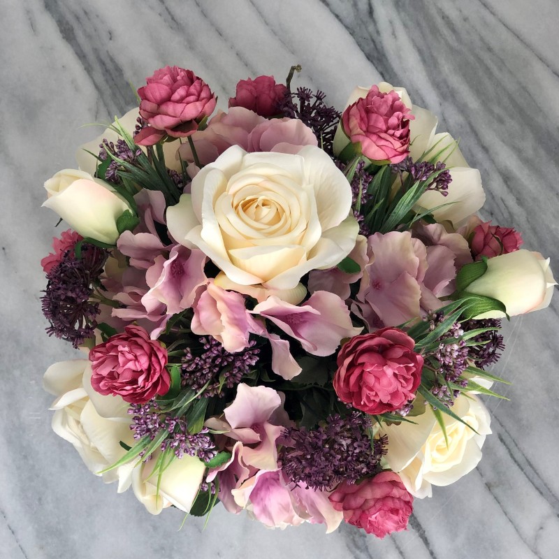 Buntes Arrangement in einer Vase besfestigt 4