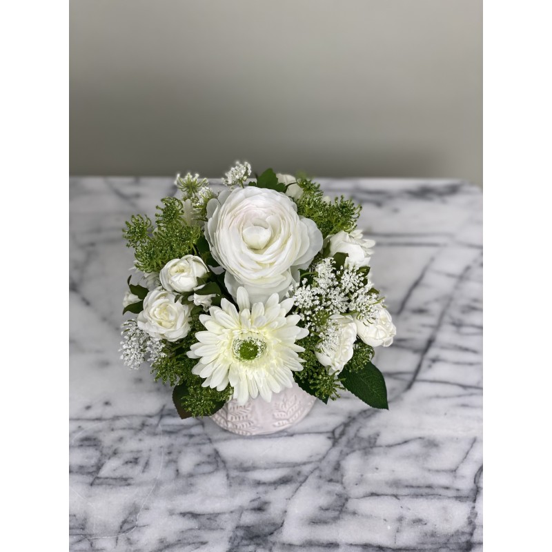 Weisses Kunstblumen Arrangement in einer Vase befestigt 3