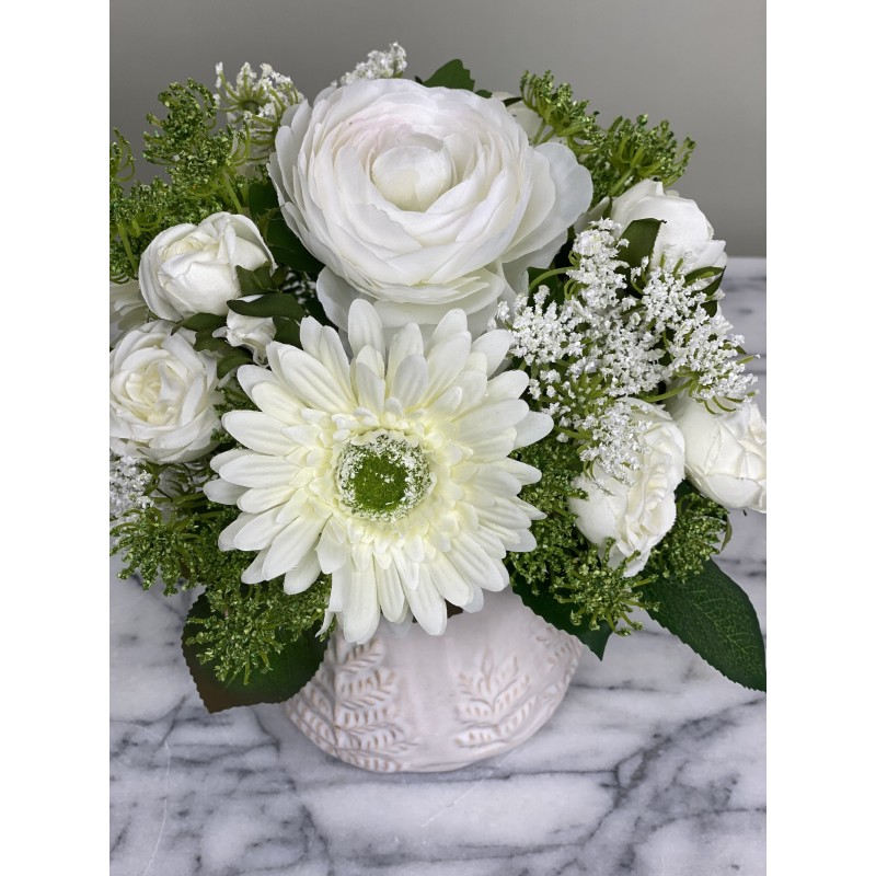 Weisses Kunstblumen Arrangement in einer Vase befestigt 6