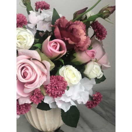 Wunderschönes Arrangement in einer Vase 6